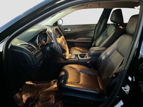 Used 2023 Chrysler 300 Touring L w/ Comfort Group image 19