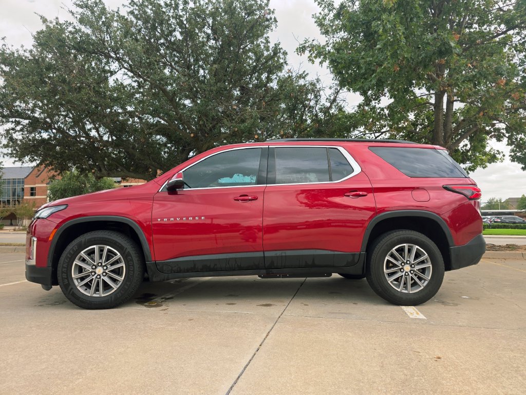 Used 2023 Chevrolet Traverse LT FWD image 19