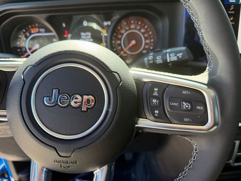 Used 2025 Jeep Wrangler Sahara image 18