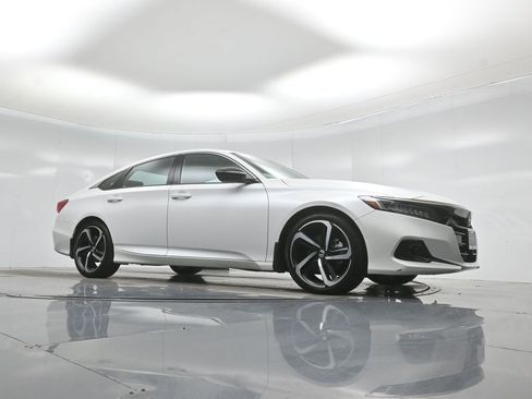 Used 2022 Honda Accord Sport image 2