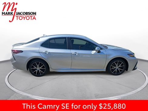 Used 2024 Toyota Camry SE image 7