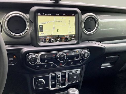 Used 2023 Jeep Wrangler Unlimited Sahara AWD/4WD image 10