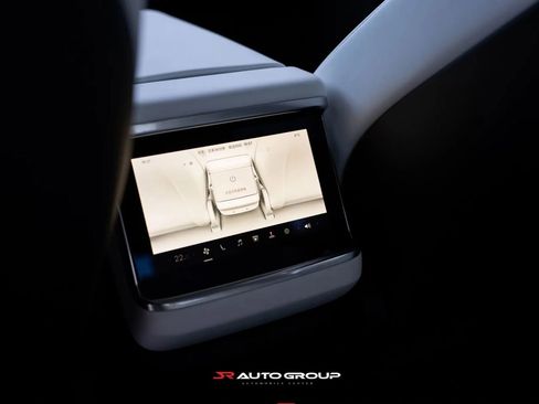 Used 2022 Tesla Model S image 18