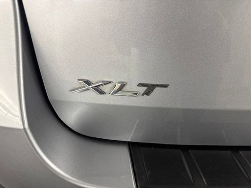 Used 2021 Ford Explorer XLT RWD image 9