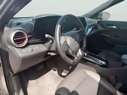 Used 2024 Chevrolet Trax RS w/ Sunroof Package FWD image 9