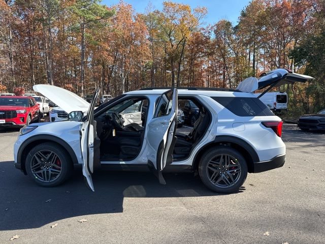 Used 2026 Ford Explorer ST w/ Sun And Sound Package AWD/4WD image 26