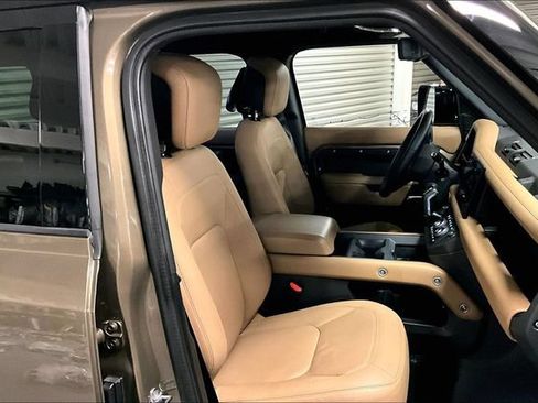 Certified 2025 Land Rover Defender 130 X-Dynamic SE AWD/4WD image 6