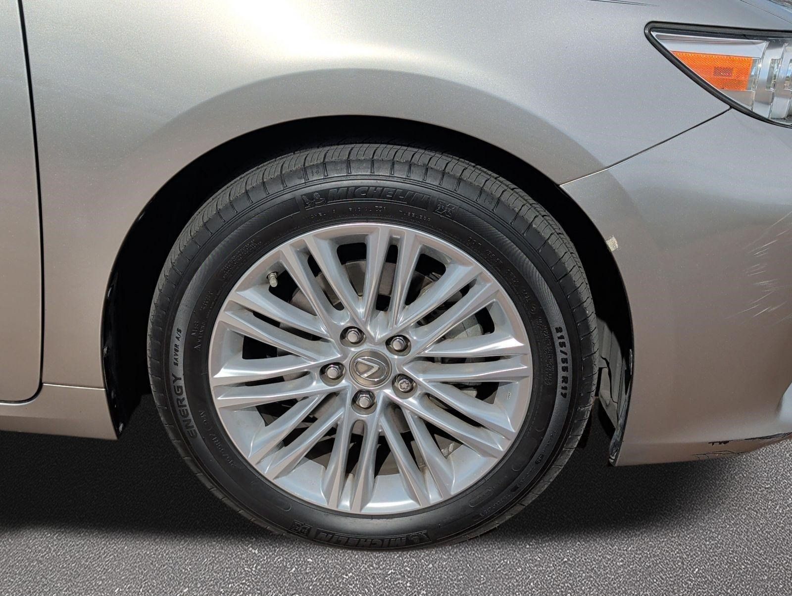 Used 2015 Lexus ES 350 w/ Luxury Package FWD image 7