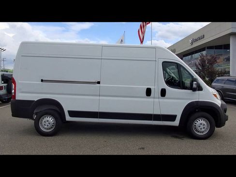 Used 2026 RAM ProMaster 2500 w/ Convenience Group FWD image 9