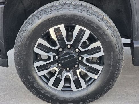 Used 2026 GMC Sierra 2500 Denali Ultimate image 11