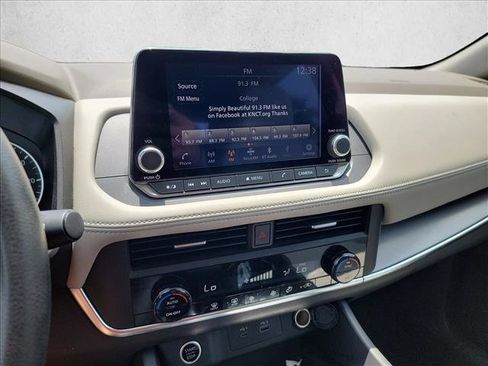 Used 2023 Nissan Rogue SV FWD image 18