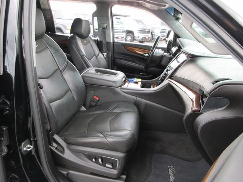 Used 2016 Cadillac Escalade ESV Luxury AWD/4WD image 24