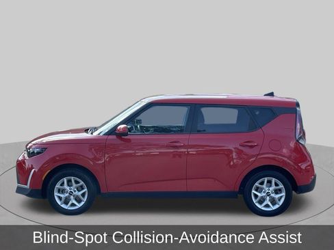 Used 2024 Kia Soul LX w/ Option Group 015 FWD image 3
