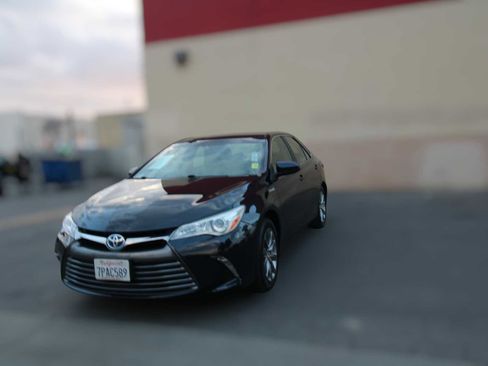 Used 2016 Toyota Camry XLE image 3