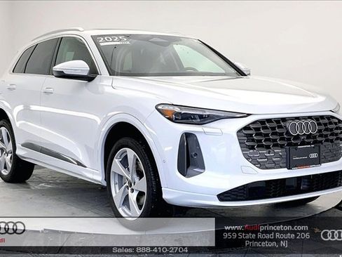 Certified 2025 Audi Q5 2.0T Premium Plus w/ Premium Plus image 1