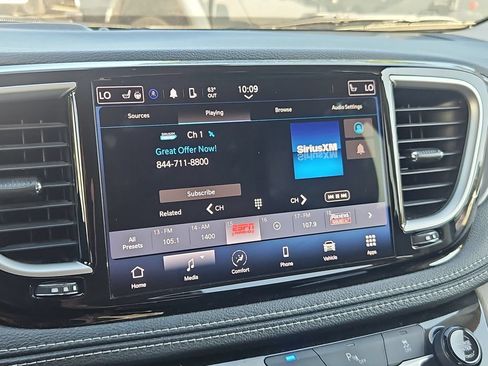 Certified 2023 Chrysler Pacifica Touring-L FWD image 22