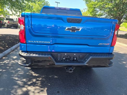 Used 2022 Chevrolet Silverado 1500 ZR2 w/ Technology Package AWD/4WD image 6