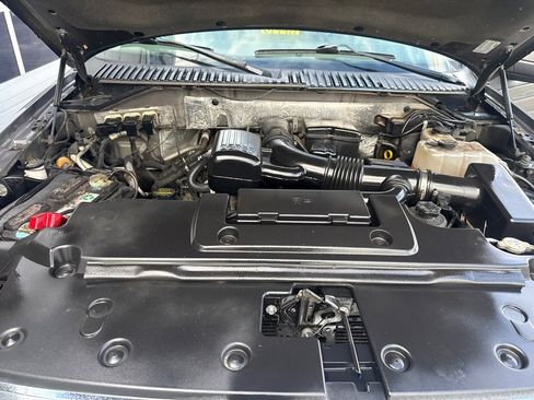 Used 2011 Ford Expedition XLT image 21