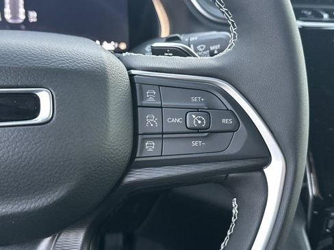 New 2025 Jeep Grand Cherokee Altitude image 23