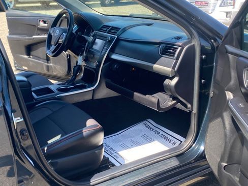 Used 2017 Toyota Camry SE FWD image 19