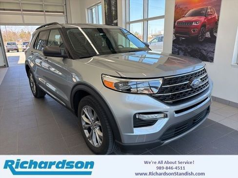 Certified 2023 Ford Explorer XLT w/ Equipment Group 202A AWD/4WD image 1