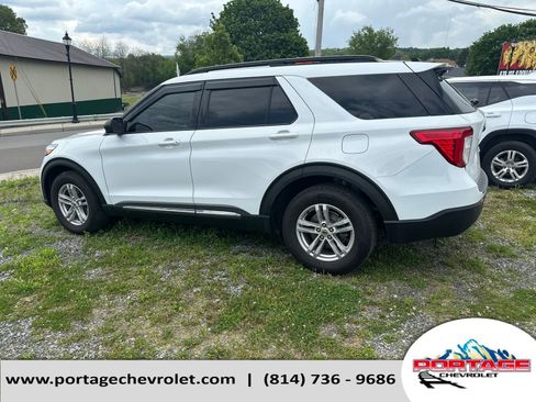 Used 2022 Ford Explorer XLT w/ Equipment Group 202A AWD/4WD image 2