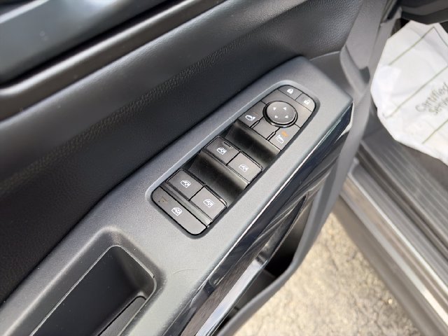 Used 2025 Nissan Pathfinder S FWD image 11