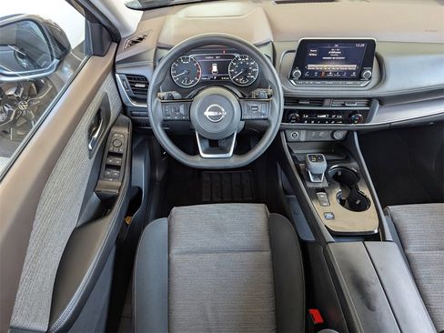 Used 2023 Nissan Rogue SV image 14