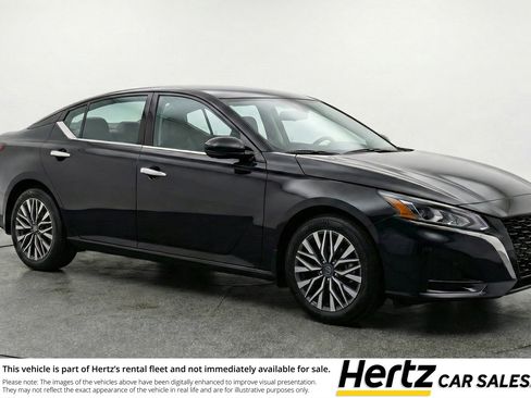 Used 2025 Nissan Altima 2.5 SV FWD image 1