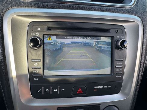 Used 2015 GMC Acadia SLE image 28