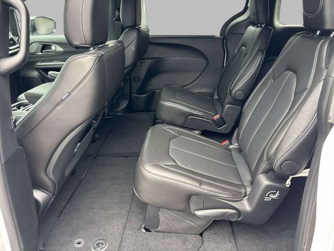 New 2027 Chrysler Pacifica Select AWD/4WD image 7