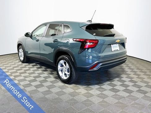 Used 2025 Chevrolet Trax LS w/ LS Convenience Package FWD image 6