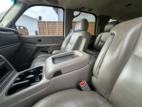 Used 2005 Chevrolet Tahoe LS w/ Preferred Equipment Group AWD/4WD image 27
