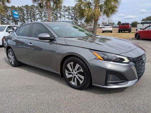 Used 2023 Nissan Altima 2.5 S image 2