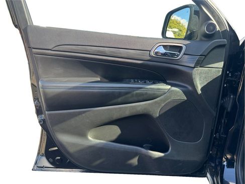 Used 2019 Jeep Grand Cherokee Laredo image 19