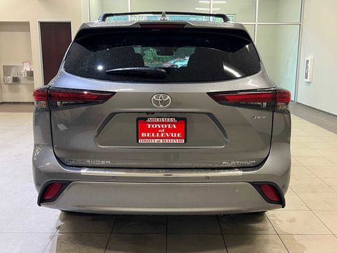 Certified 2025 Toyota Highlander Platinum image 5