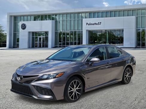Used 2024 Toyota Camry SE w/ Convenience Package FWD image 3