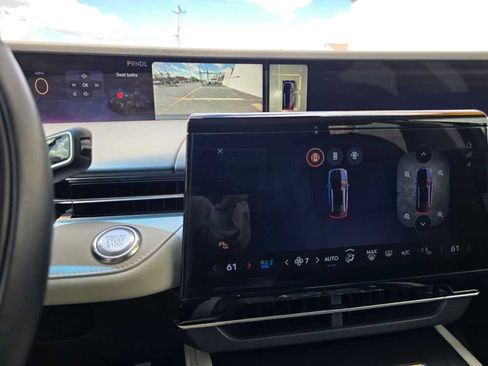 Used 2024 Lincoln Nautilus Premier image 22