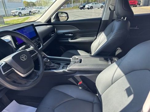 Used 2024 Toyota Grand Highlander XLE image 13