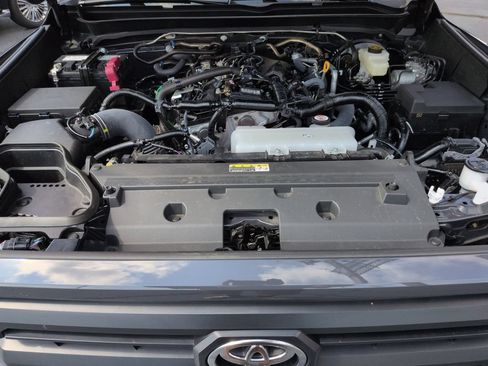 Used 2025 Toyota Tacoma SR5 AWD/4WD image 22