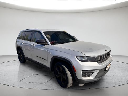 Used 2023 Jeep Grand Cherokee Altitude AWD/4WD image 1