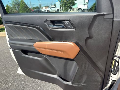New 2026 GMC Canyon AT4 w/ AT4 Premium Package AWD/4WD image 9