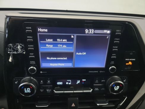 Used 2022 Toyota Highlander XLE AWD/4WD image 22