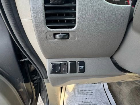 Used 2010 Nissan Frontier SE image 13