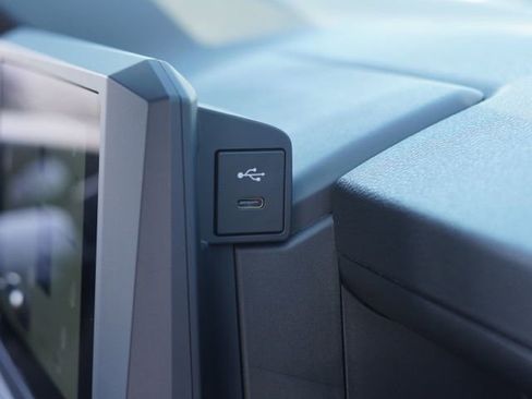 Certified 2025 Toyota Tacoma TRD Off-Road AWD/4WD image 27