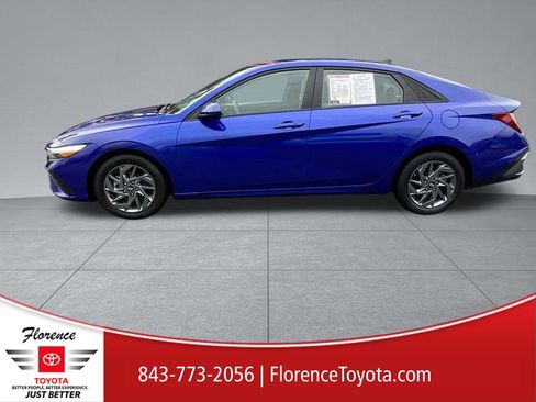 Used 2024 Hyundai Elantra SEL image 4