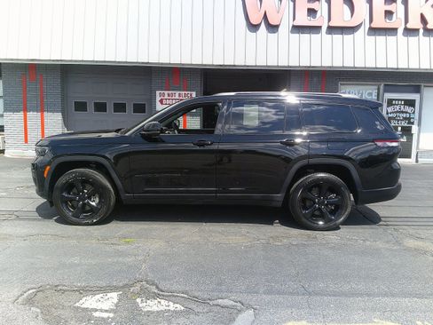 Used 2023 Jeep Grand Cherokee L Laredo AWD/4WD image 2