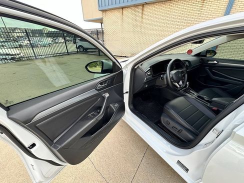 Used 2023 Volkswagen Jetta SE FWD image 29