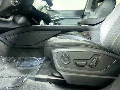 Used 2021 Audi e-tron Premium w/ Convenience Plus Package image 21