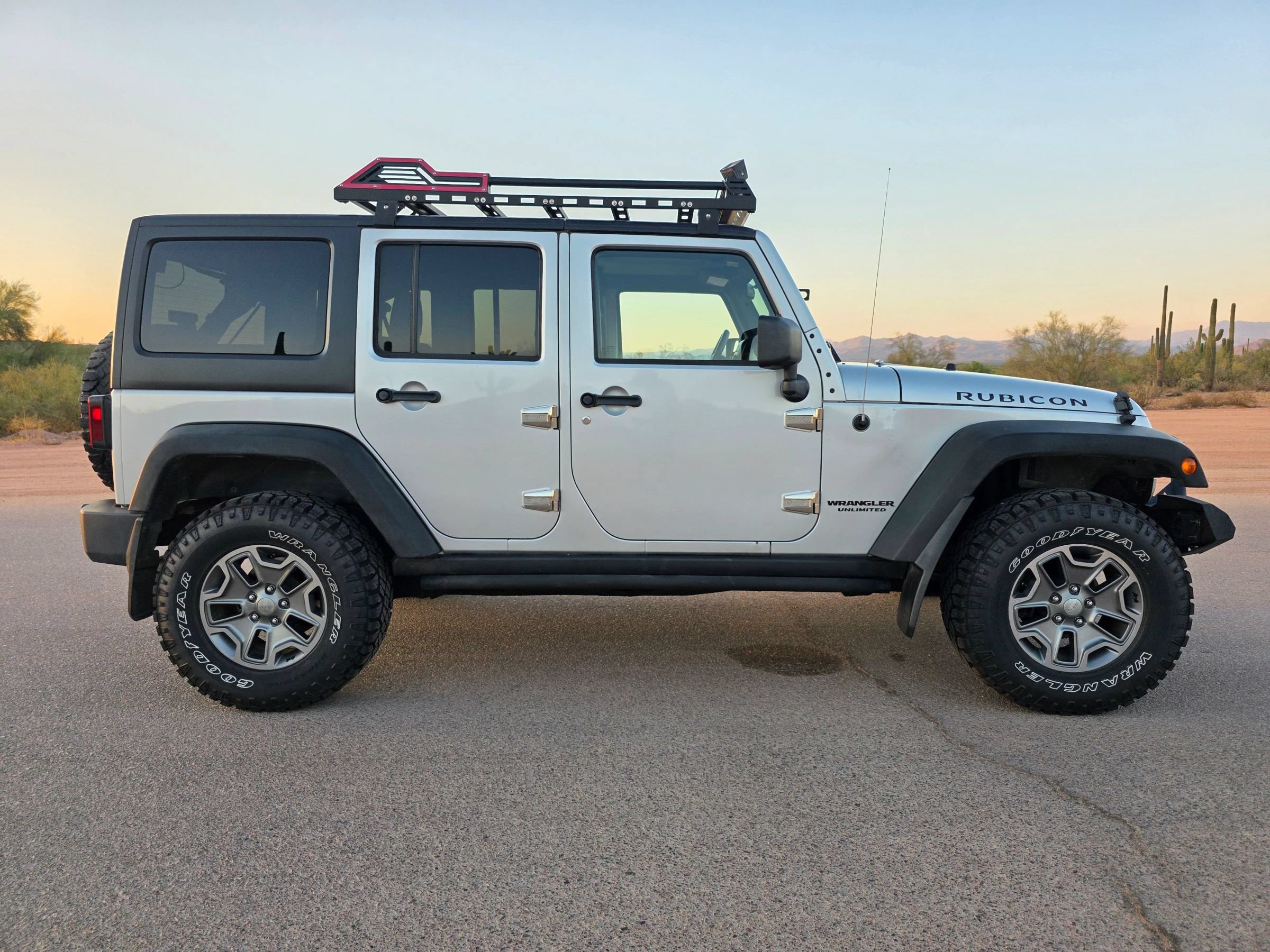 Used 2012 Jeep Wrangler Unlimited Rubicon w/ Dual Top Group AWD/4WD image 6